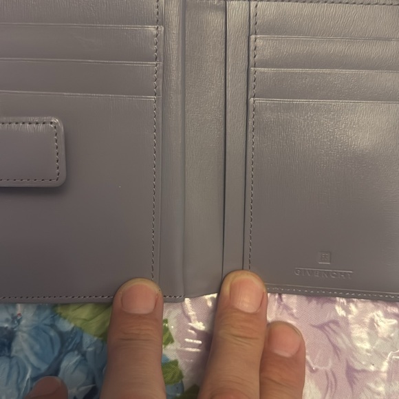 Givenchy violet bifold wallet in mint condition!!! Barely any wear - Picture 3 of 6